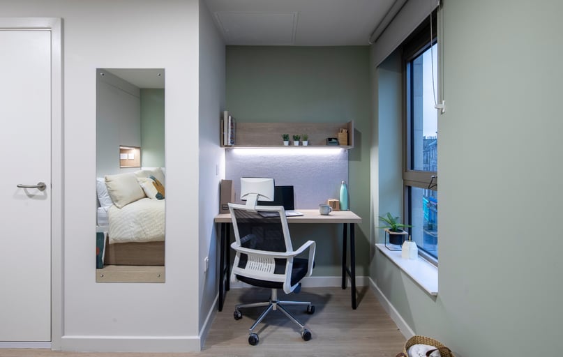 Deluxe En Suite, Norton Student Living, 11 Montrose Terrace, Abbeyhill, Edinburgh - Image 1